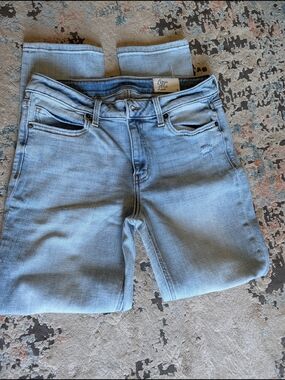 Light Wash Women’s Jeans